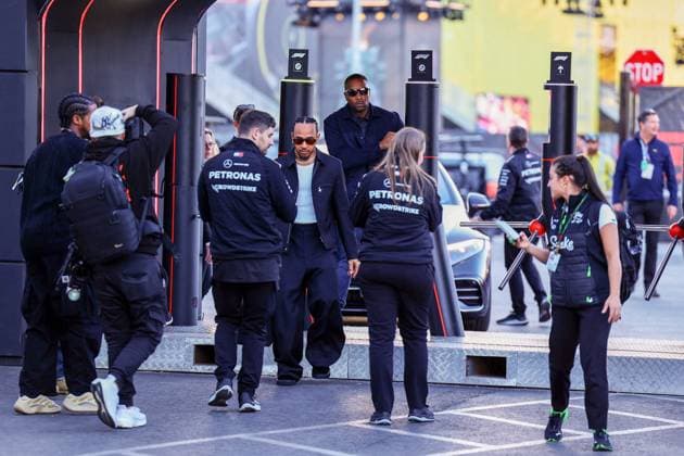 Formula 1 GP Las Vegas USA Thursday, 21 11 2024 Lewis Hamilton 44, Mercedes AMG Petronas F1 Team Formula 1 GP Las Vegas USA Thursday, 21 11 2024 Copyright: xBEAUTIFULxSPORTS Erlhofx