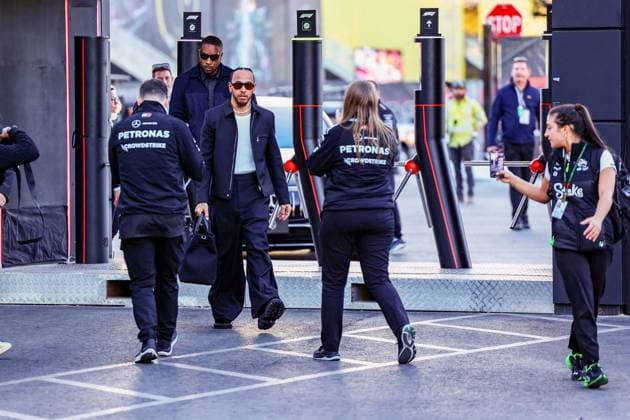 Formula 1 GP Las Vegas USA Thursday, 21 11 2024 Lewis Hamilton 44, Mercedes AMG Petronas F1 Team Formula 1 GP Las Vegas USA Thursday, 21 11 2024 Copyright: xBEAUTIFULxSPORTS Erlhofx
