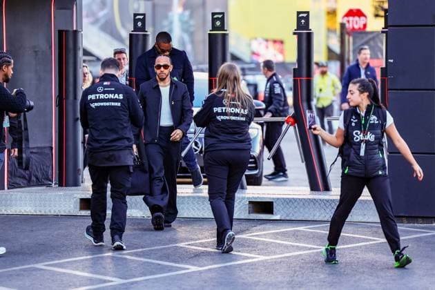 Formula 1 GP Las Vegas USA Thursday, 21 11 2024 Lewis Hamilton 44, Mercedes AMG Petronas F1 Team Formula 1 GP Las Vegas USA Thursday, 21 11 2024 Copyright: xBEAUTIFULxSPORTS Erlhofx
