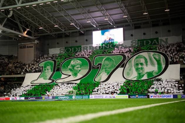 241121 Fans of Hammarby with a tifo ahead of the Women s Champions League football match between Hammarby and Manchester City on November 21, 2024 in Stockholm Photo Sara Damne BILDBYRAN kod SD SH0547 fotboll football soccer fotball uefa womens champions league hammarby manchester city dam bbeng publik  Copyright: SARAxDAMNE BB241121SD008