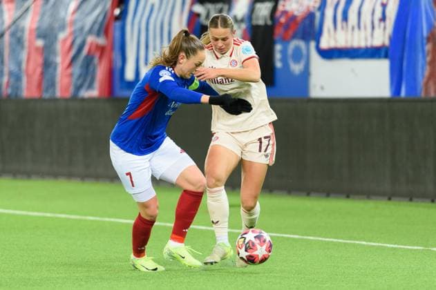Klara Buehl (17 FC Bayern Munich) and Janni Thomsen (7 Valerenga) during the UEFA Womens Champions League group stage match between Valerenga and FC Bayern Munich at Intility Arena in Oslo, Norway. (Sven Beyrich SPP) Copyright: xSvenxBeyrich SPPx spp-en-SvBe-20241121-D4S_2630