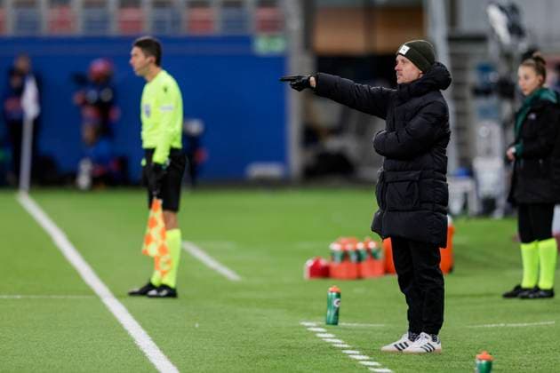 Mesterligaen football women, group C Valerenga Bayern Munich undefined Oslo 20241121 FC Bayern Munich s coach Alexander Straus during the group stage match in the Women s Champions League between Valerenga and Bayern Munich at the Intility Arena Photo Jonas Been Henriksen NTB Oslo Norway EDITORIAL USE ONLY RESTRICTED USE FOR BETTING COMPANIES  Copyright: xJonasxBeenxHenriksenx xNTBx