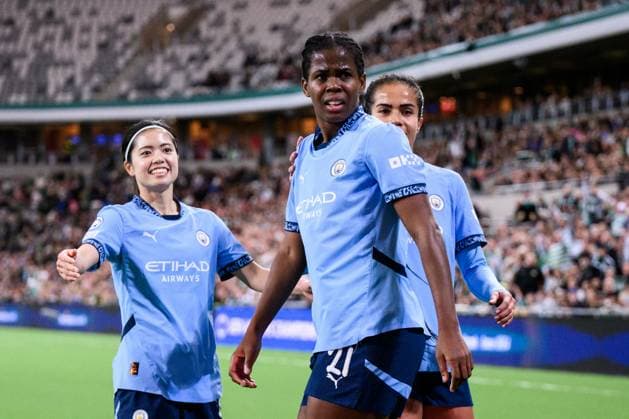 241121 Khadija Shaw of Manchester City celebrates after scoring 0 1 during the Women s Champions League football match between Hammarby and Manchester City on November 21, 2024 in Stockholm Photo Simon Hastegard BILDBYRAN kod SH SH0547 fotboll football soccer fotball uefa womens champions league hammarby manchester city dam bbeng jubel  Copyright: SIMONxHASTEGARD BB241121SH021