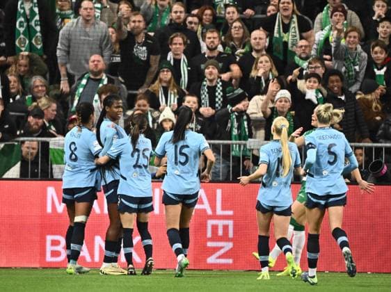 STOCKHOLM, SWEDEN 20241121 Manchester Khadija Shaw 2nd fv cheers against Hammarby supporters after scoring 0 1 and is warned by the referee during the soccer match in the women s Champions League group D between Hammarby IF and Manchester City at the Tele2 Arena, Stockholm, Sweden November 21, 2024 STOCKHOLM SWEDEN x10090x  Copyright: xClaudioxBresciani TTx CHAMPIONS LEAGUE HAMMARBY-MANCHESTER CITY