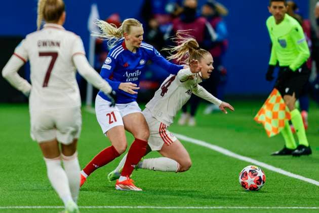 Mesterligaen soccer women, group C Valerenga Bayern Munich undefined Oslo 20241121 Valerenga s Karina Saevik and Glodis Viggosdottir during the group stage match in the Women s Champions League between Valerenga and Bayern Munich at the Intility Arena Photo Jonas Been Henriksen NTB Oslo Norway EDITORIAL USE ONLY RESTRICTED USE FOR BETTING COMPANIES  Copyright: xJonasxBeenxHenriksenx xNTBx
