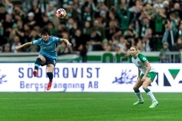 241121 Aoba Fujino of Manchester City and Jonna Andersson of Hammarby during the Women s Champions League football match between Hammarby and Manchester City on November 21, 2024 in Stockholm Photo Sara Damne BILDBYRAN kod SD SH0547 fotboll football soccer fotball uefa womens champions league hammarby manchester city dam bbeng  Copyright: SARAxDAMNE BB241121SD012