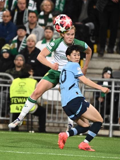 STOCKHOLM, SWEDEN 20241121 Hammarby s Julie Blakstad and Manchester s Aoba Fujino during the soccer match women s Champions League group D between Hammarby IF and Manchester City at the Tele2 Arena, Stockholm, Sweden November 21, 2024 STOCKHOLM SWEDEN x10090x  Copyright: xClaudioxBresciani TTx CHAMPIONS LEAGUE HAMMARBY-MANCHESTER CITY