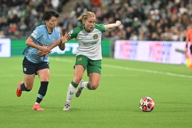 Stockholm Arena, Stockholm, Sweden, November 21st 2024: Julie Blakstad (41 Hammarby) and Aoba Fujino (20 Manchester City) in a battle for the ball during the UEFA Womens Champions League group D game on November 21st 2024 between Hammarby IF and Manchester City at Stockholm Arena in Stockholm, Sweden (Peter Sonander SPP) Copyright: xPeterxSonander SPPx spp-en-PeSo-PSon-20241121-211315_PS_1621