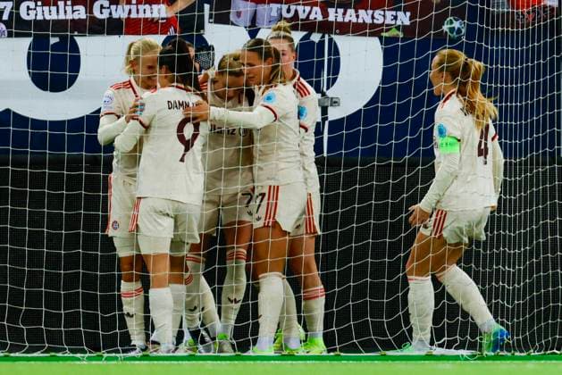 Mesterligaen soccer women, group C Valerenga Bayern Munich Oslo 20241121 FC Bayern M?nchen s players celebrate after Jovana Damnjanovic s 0 1 goal during the group stage match in the Women s Champions League between Valerenga and Bayern Munich at the Intility Arena Photo Jonas Been Henriksen NTB Oslo Norway EDITORIAL USE ONLY RESTRICTED USE FOR BETTING COMPANIES  Copyright: xJonasxBeenxHenriksenx xNTBx