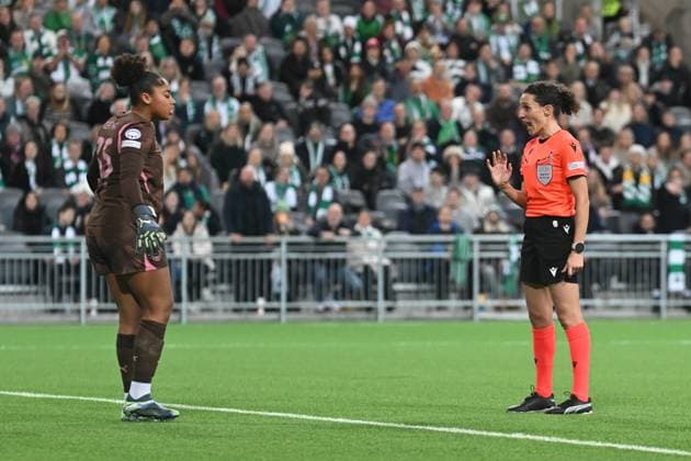 Stockholm Arena, Stockholm, Sweden, November 21st 2024: Referee Silvia Gasperotti tells Khiara Keating (35 Manchester City) to stop delaying the game during the UEFA Womens Champions League group D game on November 21st 2024 between Hammarby IF and Manchester City at Stockholm Arena in Stockholm, Sweden (Peter Sonander SPP) Copyright: xPeterxSonander SPPx spp-en-PeSo-PSon-20241121-212125_PS_1666