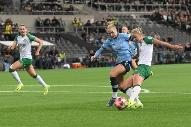 Stockholm Arena, Stockholm, Sweden, November 21st 2024: Anna Josendal (9 Hammarby) and Alex Greenwood (5 Manchester City) in the UEFA Womens Champions League group D game on November 21st 2024 between Hammarby IF and Manchester City at Stockholm Arena in Stockholm, Sweden (Peter Sonander SPP) Copyright: xPeterxSonander SPPx spp-en-PeSo-PSon-20241121-213552_PS_1843