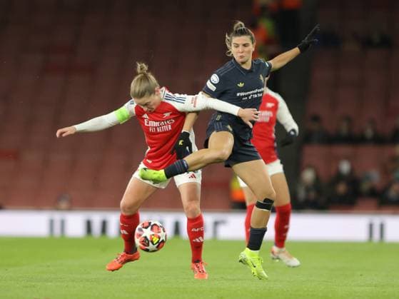 North London, England, November 21 2024: Kim Little (10 Arsenal) and Sofia Cantore (9 Juventus) battle for possession during the UEFA Womens Champions League game between Arsenal and Juventus at Emirates Stadium in North London, England. (Jay Patel SPP) Copyright: xJayxPatel SPPx spp-en-JaPa-ARSvJUV_20241121_0006