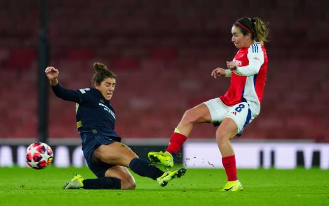 Valentina Bergamaschi of Juventus fouls Mariona Caldentey of Arsenal Arsenal Women v Juventus Women, UEFA Women s Champions League, Group C, Football, Emirates Stadium, London, UK - 21 Nov 2024 EDITORIAL USE ONLY No use with unauthorised audio, video, data, fixture lists, club league logos or live services. Online in-match use limited to 120 images, no video emulation. No use in betting, games or single club league player publications. Copyright: xJavierxGarcia Shutterstockx 14933179aa