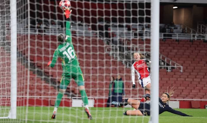 London, England, 21st November 2024. Frida Maanum of Arsenal has a shot on goal but fails to score during the UEFA Womens Champions League match at the Emirates Stadium, London. Picture credit should read: Paul Terry Sportimage EDITORIAL USE ONLY. No use with unauthorised audio, video, data, fixture lists, club league logos or live services. Online in-match use limited to 120 images, no video emulation. No use in betting, games or single club league player publications. SPI-3462-0006