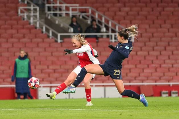 21st November 2024; Arsenal Stadium, London, England; Womens Champions League, Arsenal versus Juventus; Frida Leonhardsen Maanum of Arsenal takes a shot at goal as Viola Calligaris of Juventus challenges and the shot goes just over  ActionPlus12717352 KatiexChan