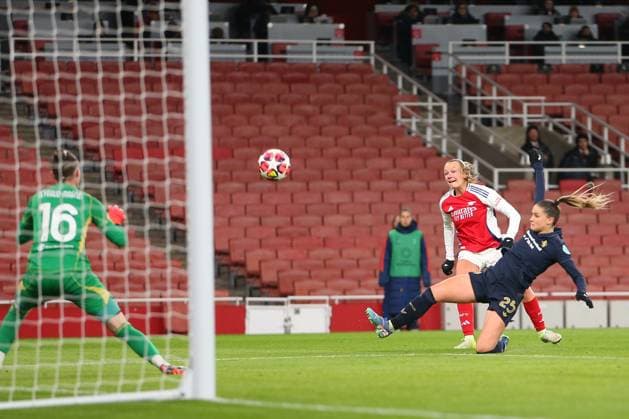 21st November 2024; Arsenal Stadium, London, England; Womens Champions League, Arsenal versus Juventus; Frida Leonhardsen Maanum of Arsenal takes a shot at goal as Viola Calligaris of Juventus challenges and the shot goes just over  ActionPlus12717353 KatiexChan