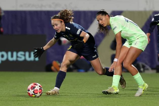 WOMEN SOCCER - UEFA CL, St.Poelten vs Barcelona VIENNA,AUSTRIA,21.NOV.24 - WOMEN SOCCER - UEFA Women s Champions League, group stage, SKN Sankt Poelten vs FC Barcelona, Barca Image shows Melanie Brunnthaler (St.Poelten) and Francisca Nazareth (Barcelona).  GEPAxpictures xWalterxLuger
