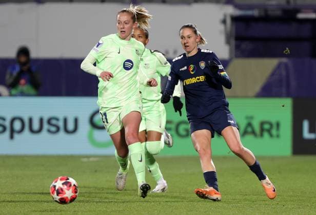 WOMEN SOCCER - UEFA CL, St.Poelten vs Barcelona VIENNA,AUSTRIA,21.NOV.24 - WOMEN SOCCER - UEFA Women s Champions League, group stage, SKN Sankt Poelten vs FC Barcelona, Barca Image shows Keira Walsh (Barcelona) and Maria Mikolajova (St.Poelten).  GEPAxpictures xWalterxLuger
