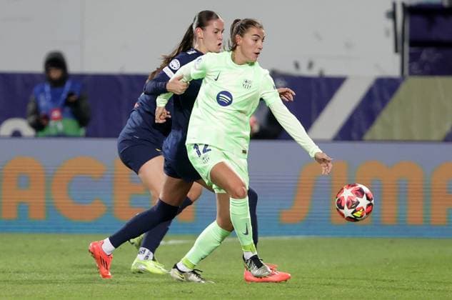 WOMEN SOCCER - UEFA CL, St.Poelten vs Barcelona VIENNA,AUSTRIA,21.NOV.24 - WOMEN SOCCER - UEFA Women s Champions League, group stage, SKN Sankt Poelten vs FC Barcelona, Barca Image shows Valentina Maedl (St.Poelten) and Patri Guijarro (Barcelona).  GEPAxpictures xWalterxLuger