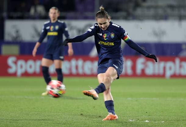 WOMEN SOCCER - UEFA CL, St.Poelten vs Barcelona VIENNA,AUSTRIA,21.NOV.24 - WOMEN SOCCER - UEFA Women s Champions League, group stage, SKN Sankt Poelten vs FC Barcelona, Barca Image shows Maria Mikolajova (St.Poelten).  GEPAxpictures xWalterxLuger