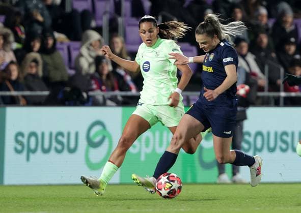 WOMEN SOCCER - UEFA CL, St.Poelten vs Barcelona VIENNA,AUSTRIA,21.NOV.24 - WOMEN SOCCER - UEFA Women s Champions League, group stage, SKN Sankt Poelten vs FC Barcelona, Barca Image shows Francisca Nazareth (Barcelona) and Melike Pekel (St.Poelten).  GEPAxpictures xWalterxLuger