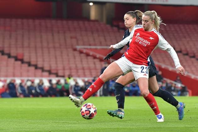 Alessia Russo of Arsenal Women protects the ball during the Womens Champions League match between Arsenal Women and Juventus Femminile at the Emirates Stadium, London, England on 21 November 2024. Copyright: xPhilxHutchinsonx 42110010