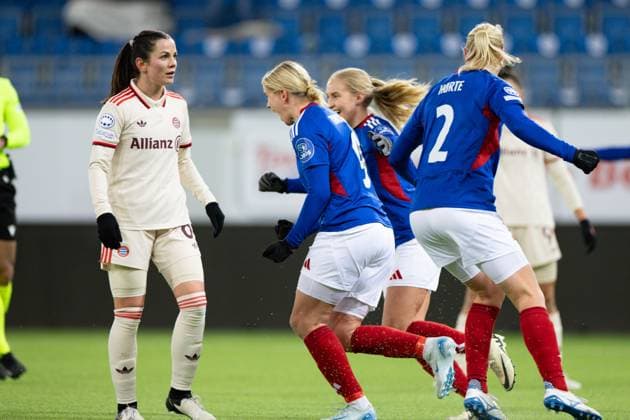 Oslo, Norway, November 21th 2024: Elise Thorsnes (9 Valerenga) celebrates after scoring her team s first goal with teammates during the UEFA Womens Champions League football match between Valerenga and Bayern Munich at Intility Arena in Oslo, Norway. (Ane Frosaker SPP) Copyright: xAnexFrosakerx xSPPx spp-en-AnFrSp-_F_28508