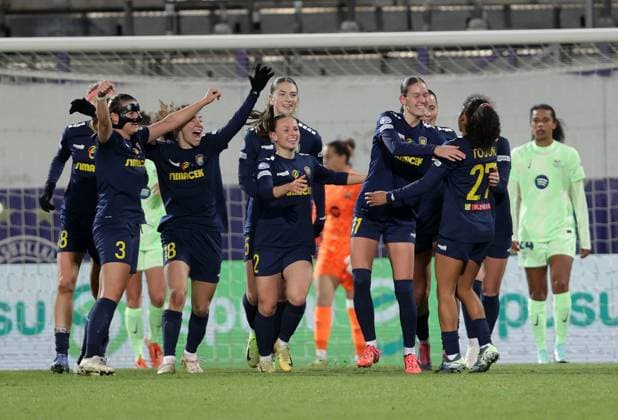 WOMEN SOCCER - UEFA CL, St.Poelten vs Barcelona VIENNA,AUSTRIA,21.NOV.24 - WOMEN SOCCER - UEFA Women s Champions League, group stage, SKN Sankt Poelten vs FC Barcelona, Barca Image shows the rejoicing of Valentina Maedl (St.Poelten) and her team.  GEPAxpictures xWalterxLuger