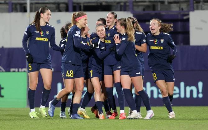 WOMEN SOCCER - UEFA CL, St.Poelten vs Barcelona VIENNA,AUSTRIA,21.NOV.24 - WOMEN SOCCER - UEFA Women s Champions League, group stage, SKN Sankt Poelten vs FC Barcelona, Barca Image shows the rejoicing of Valentina Maedl (St.Poelten) and her team.  GEPAxpictures xWalterxLuger