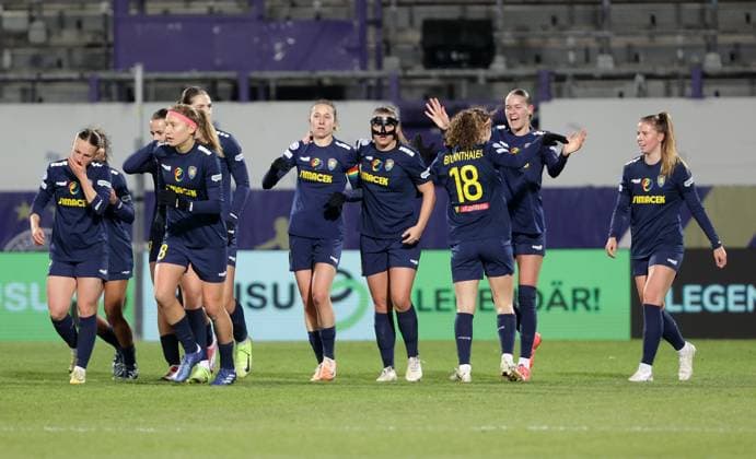 WOMEN SOCCER - UEFA CL, St.Poelten vs Barcelona VIENNA,AUSTRIA,21.NOV.24 - WOMEN SOCCER - UEFA Women s Champions League, group stage, SKN Sankt Poelten vs FC Barcelona, Barca Image shows the rejoicing of Valentina Maedl (St.Poelten) and her team.  GEPAxpictures xWalterxLuger