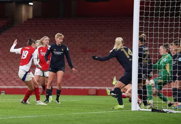 London, England, 21st November 2024. Caitlin Foord of Arsenal has her shot saved by Pauline Peyraud-Magnin of Juventus during the UEFA Womens Champions League match at the Emirates Stadium, London. Picture credit should read: Paul Terry Sportimage EDITORIAL USE ONLY. No use with unauthorised audio, video, data, fixture lists, club league logos or live services. Online in-match use limited to 120 images, no video emulation. No use in betting, games or single club league player publications. SPI-3462-0011
