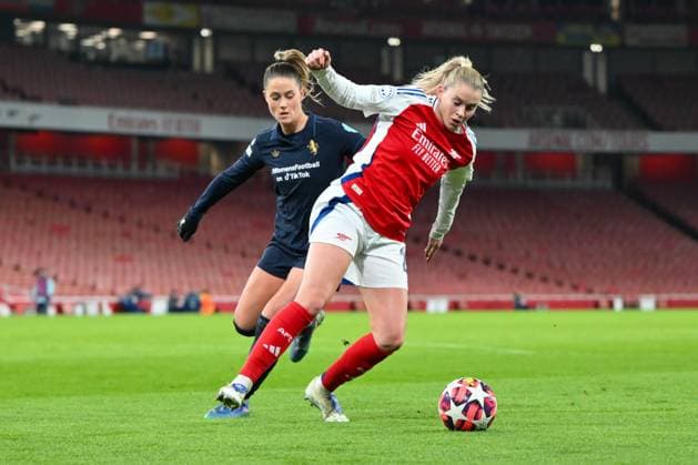 Arsenal Women FC v Juventus FC UEFA Women s Champions League 21 11 2024. Group C Juventus Women defender Viola Calligaris (25) and Arsenal Women forward Alessia Russo (23) battles for possession during the UEFA Women s Champions League Group C match 4 of 6 between Arsenal Women FC and Juventus FC at the Emirates Stadium, London, England on 21 November 2024. London Emirates Stadium Greater London England Editorial use only , Copyright: xSimonxTraylenx PSI-20850-0035