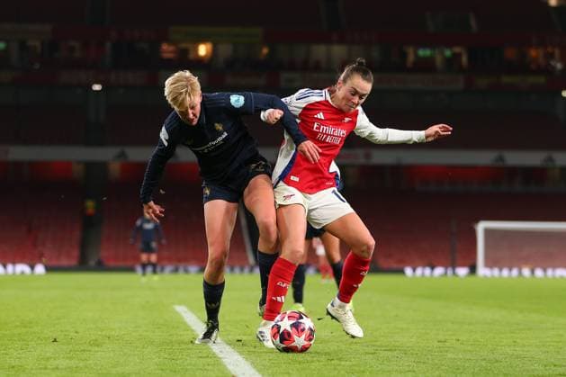 21st November 2024; Arsenal Stadium, London, England; Womens Champions League, Arsenal versus Juventus; Caitlin Foord of Arsenal challenged by Paulina Krumbiegel of Juventus  ActionPlus12717367 KatiexChan