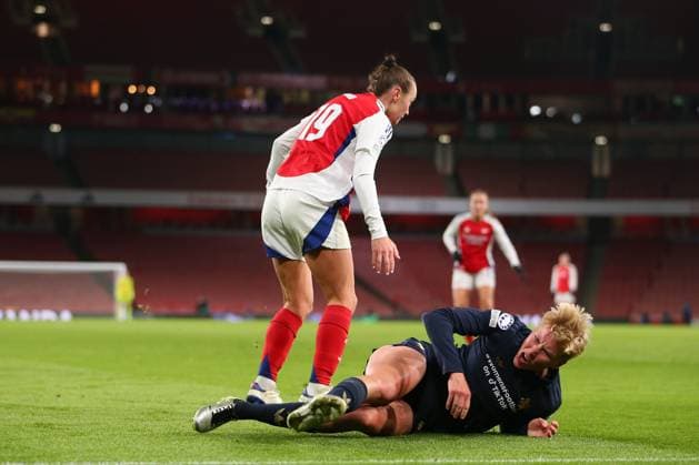 21st November 2024; Arsenal Stadium, London, England; Womens Champions League, Arsenal versus Juventus; Caitlin Foord of Arsenal gets past Paulina Krumbiegel of Juventus.  ActionPlus12717368 KatiexChan