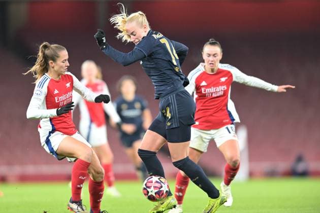 Amalie Jorgensen Vangsgaard of Juventas Women and Lia Walti of Arsenal Women challenge during the Womens Champions League match between Arsenal Women and Juventus Femminile at the Emirates Stadium, London, England on 21 November 2024. Copyright: xPhilxHutchinsonx 42110026