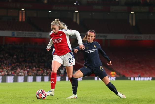 21st November 2024; Arsenal Stadium, London, England; Womens Champions League, Arsenal versus Juventus; Alessia Russo of Arsenal beats Barbara Bonansea of Juventus.  ActionPlus12717377 KatiexChan