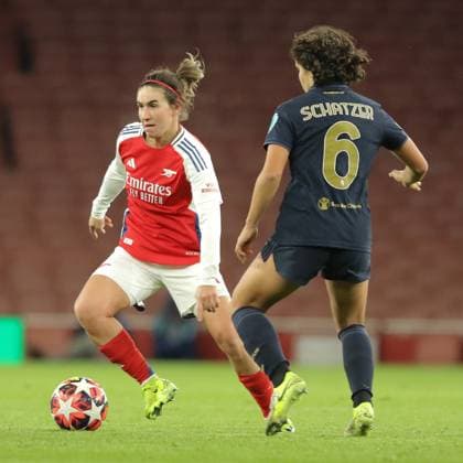 North London, England, November 21 2024: Mariona Caldentey (8 Arsenal) is pressured by Eva Schatzer (6 Juventus) during the UEFA Womens Champions League game between Arsenal and Juventus at Emirates Stadium in North London, England. (Jay Patel SPP) Copyright: xJayxPatel SPPx spp-en-JaPa-ARSvJUV_20241121_0562