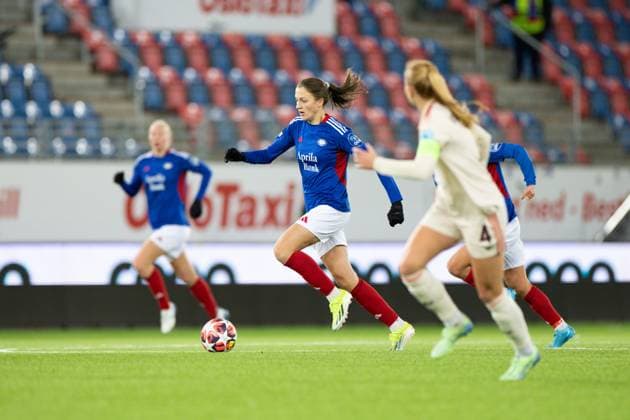 Oslo, Norway, November 21th 2024: Emma Stolen Godo (11 Valerenga) controls the ball during the UEFA Womens Champions League football match between Valerenga and Bayern Munich at Intility Arena in Oslo, Norway. (Ane Frosaker SPP) Copyright: xAnexFrosakerx xSPPx spp-en-AnFrSp-_F_26957