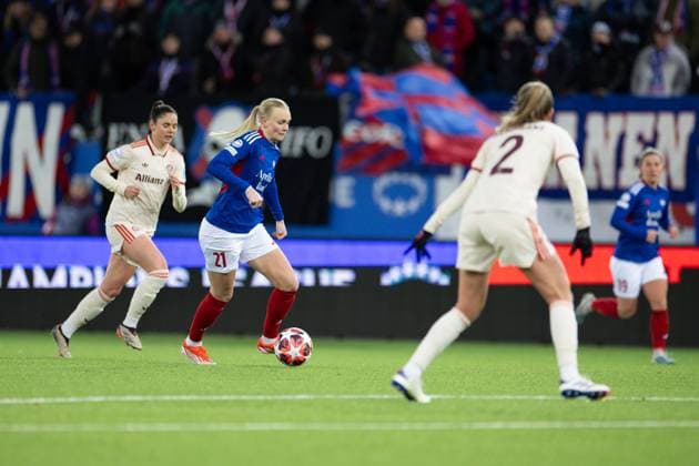 Oslo, Norway, November 21th 2024: Karina Saevik (21 Valerenga) controls the ball during the UEFA Womens Champions League football match between Valerenga and Bayern Munich at Intility Arena in Oslo, Norway. (Ane Frosaker SPP) Copyright: xAnexFrosakerx xSPPx spp-en-AnFrSp-_F_27442
