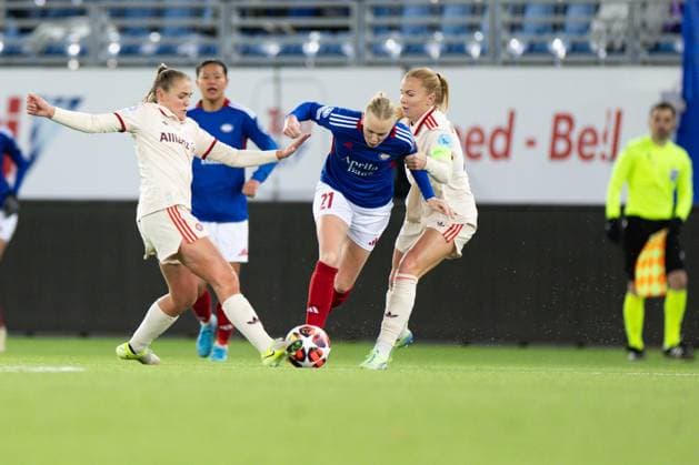 Oslo, Norway, November 21th 2024: Karina Saevik (21 Valerenga) battle for the ball during the UEFA Womens Champions League football match between Valerenga and Bayern Munich at Intility Arena in Oslo, Norway. (Ane Frosaker SPP) Copyright: xAnexFrosakerx xSPPx spp-en-AnFrSp-_F_27691