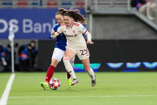 Oslo, Norway, November 21th 2024: Janni Thomsen (7 Valerenga) and Sarah Zadrazil (25 FC Bayern Munich) battle for the ball during the UEFA Womens Champions League football match between Valerenga and Bayern Munich at Intility Arena in Oslo, Norway. (Ane Frosaker SPP) Copyright: xAnexFrosakerx xSPPx spp-en-AnFrSp-_F_28176