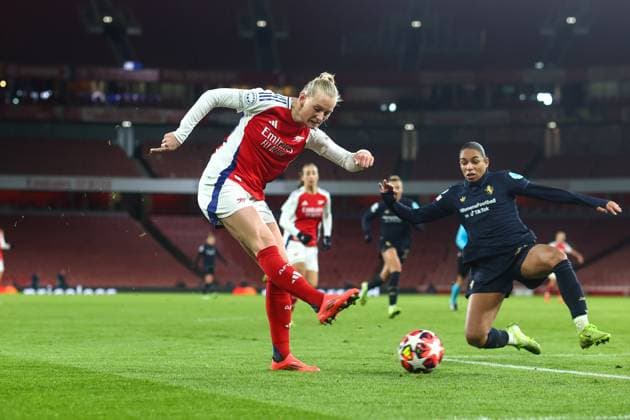 Arsenal gegen Juventus Frauen 21. November 2024, London UEFA Women™s Champions League Fußball Arsenal gegen Juventus Frauen Stina Blackstenius von Arsenal Foto Charlotte Wilson Abseits London UK  Copyright: xCharlottexWilsonx xOffsidexOffside