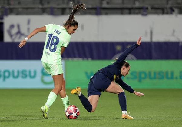 WOMEN SOCCER - UEFA CL, St.Poelten vs Barcelona VIENNA,AUSTRIA,21.NOV.24 - WOMEN SOCCER - UEFA Women s Champions League, group stage, SKN Sankt Poelten vs FC Barcelona, Barca Image shows Francisca Nazareth (Barcelona) and Chiara Dangelo (St.Poelten).  GEPAxpictures xWalterxLuger