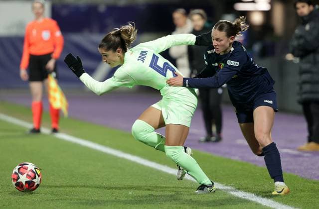 WOMEN SOCCER - UEFA CL, St.Poelten vs Barcelona VIENNA,AUSTRIA,21.NOV.24 - WOMEN SOCCER - UEFA Women s Champions League, group stage, SKN Sankt Poelten vs FC Barcelona, Barca Image shows Jana Fernandez (Barcelona) and Chiara Dangelo (St.Poelten).  GEPAxpictures xWalterxLuger