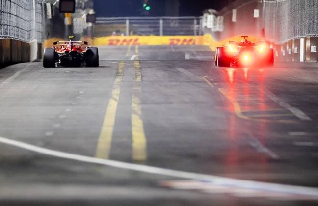 LAS VEGAS - Max Verstappen (Red Bull Racing) and Charles Leclerc (Ferrari) during 2nd free practice for the Las Vegas Grand Prix. ANP SEM VAN DER WAL xVIxANPxSportx xxANPxIVx 513993208 originalFilename: 513993208.jpg