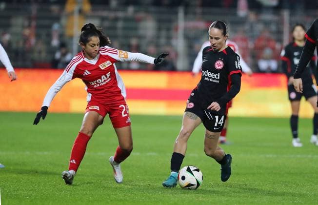 Fatma Sakar, Geraldine Reuteler Duel Match Scene Action Sport Football Soccer Women Women DFB Cup Round of 16 Season 2024 2025 22 11 2024 1 FC Union Berlin vs SG Eintracht Frankfurt SGE DFL regulations prohibit any use of photographs as image sequences and or quasi video