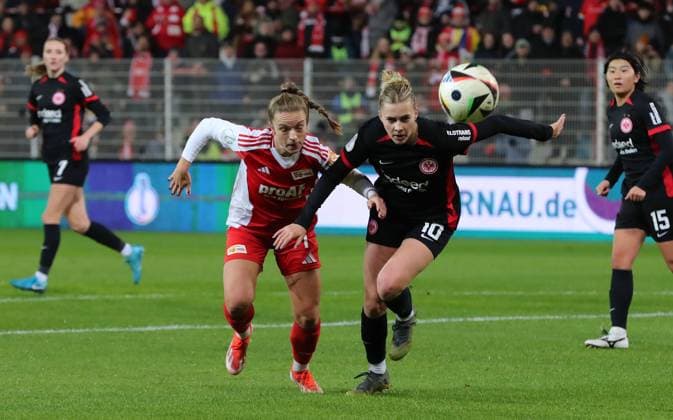 Lisa Heiseler, Laura Freigang duel match scene Action Sport Football Soccer Women Women DFB Cup Round of 16 Season 2024 2025 22 11 2024 1 FC Union Berlin vs SG Eintracht Frankfurt SGE DFL regulations prohibit any use of photographs as image sequences and or quasi video