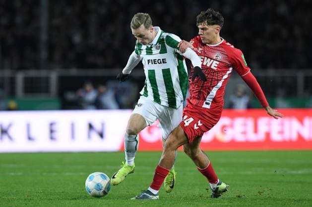 Soccer 2 Bundesliga 13 Matchday SC Preußen Münster 1 FC Köln on 22 11 2024 at Preußenstadion in Münster Joshua Mees Münster , left Julian Pauli Köln , right DFL regulations prohibit any use of photographs as image sequences and or quasi video xRx