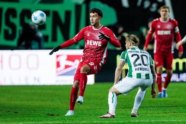 2 Soccer Bundesliga, Preußen Münster 1 FC Köln 22 11 2024 duel Luca Waldschmidt 1 FC Köln, 9 , Jorrit Hendrix Preußen Münster, 20 2 Soccer Bundesliga, Preußen Münster 1 FC Köln, Münster, Preussenstadion am 22 11 2024 DFL REGULATIONS PROHIBIT ANY USE OF PHOTOGRAPHS AS IMAGE SEQUENCES AND OR QUASI VIDEO Copyright: xBEAUTIFULxSPORTS Wunderlx