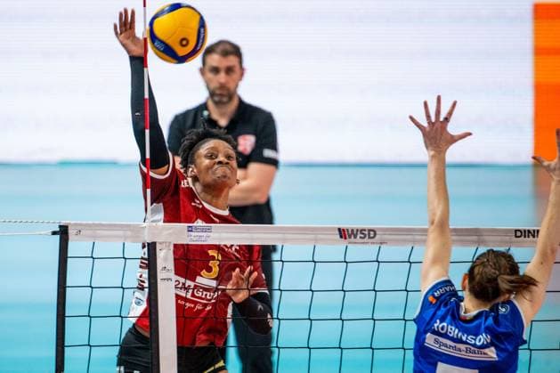 22 11 2024, Volleyball, Women, DVV Cup, Season 2024 2025, SC Potsdam Allianz MTV Stuttgart In the picture from l Danielle Harbin SC Potsdam ,Madelyn Robinson Allianz MTV Stuttgart Potsdam MBS Arena Potsdam Brandenburg Germany